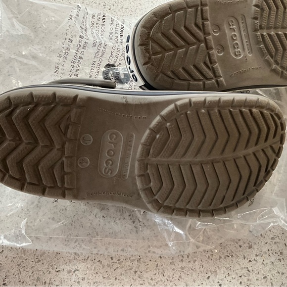 EUC Juniors Crocs (offers!) 😎 - Picture 8 of 10